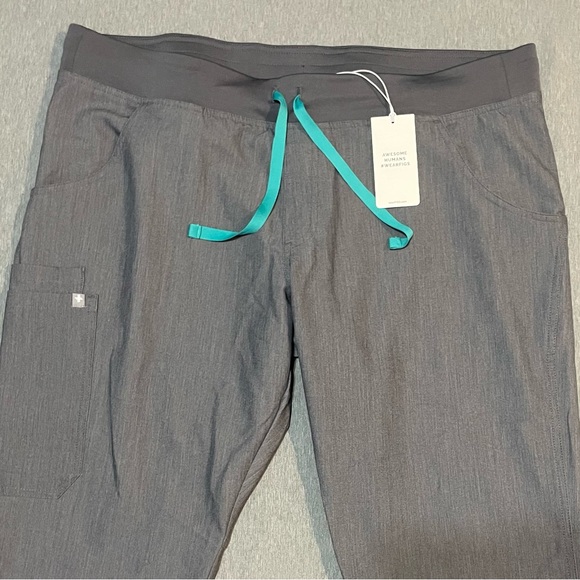 FIGS Kade Cargo Scrub Pants XL Petite Charcoal NWT T21004P Women’s - Picture 2 of 6